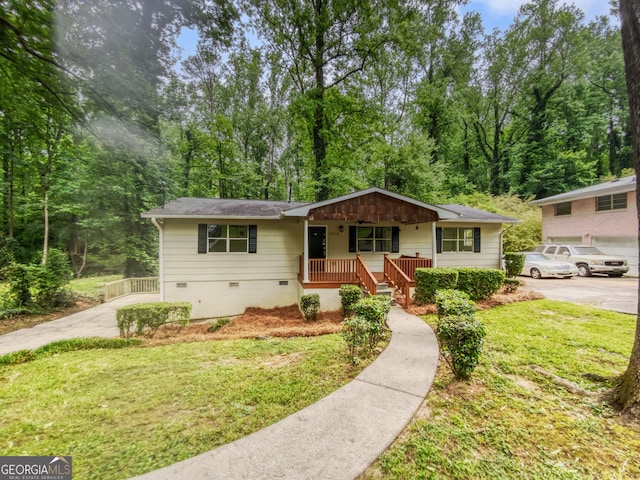 view of front of house with covered porch and a front yard