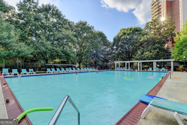 view of swimming pool