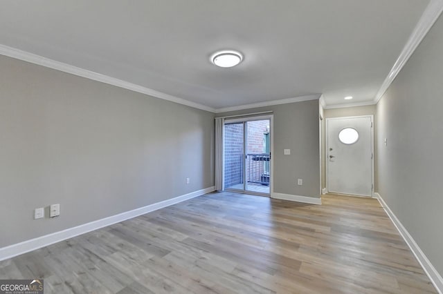 foyer entrance featuring crown molding and light hardwood / wood-style flooring