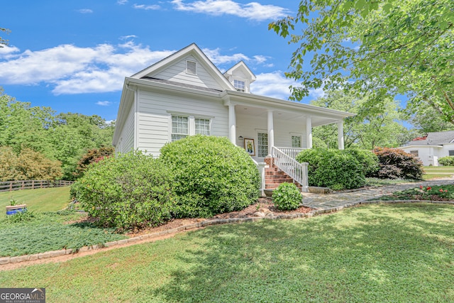 view of front facade featuring a front yard