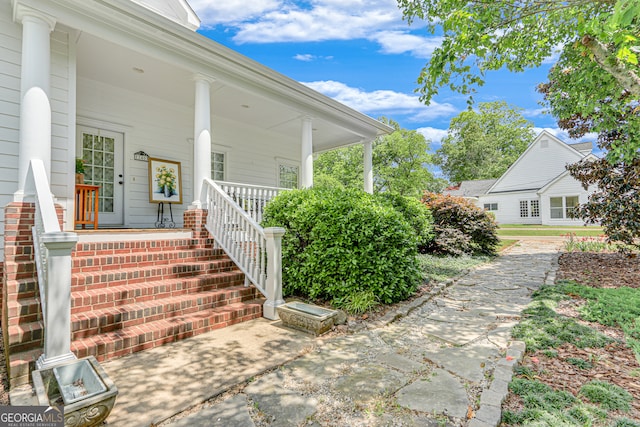 entrance to property featuring a porch