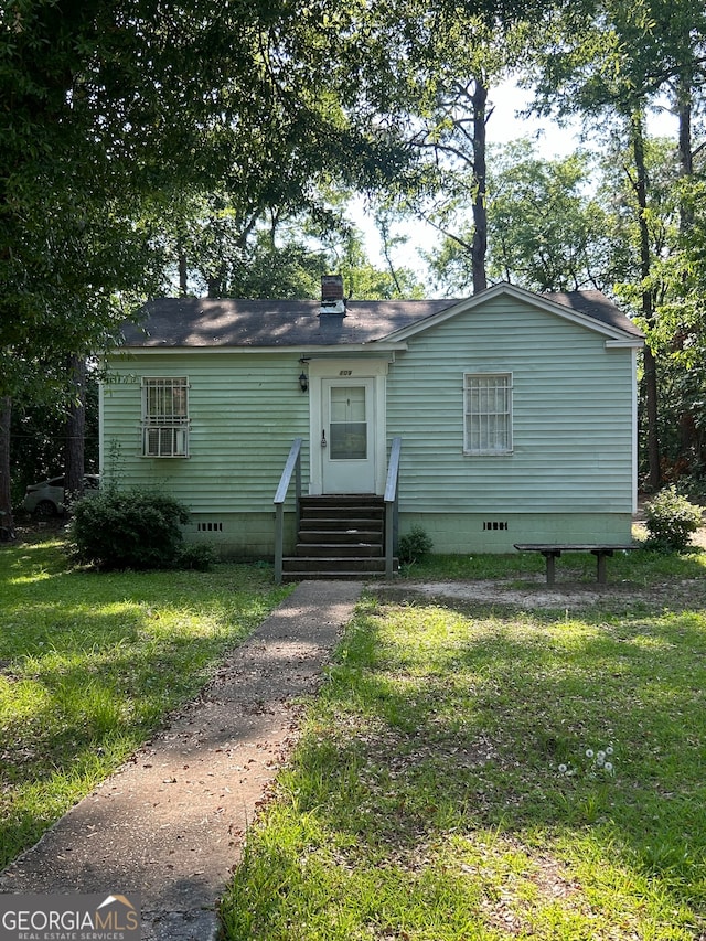 view of front of house with a front yard