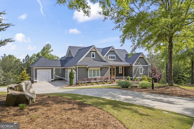 craftsman house featuring a garage and a front lawn