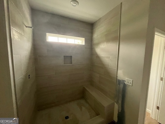 bathroom featuring a tile shower