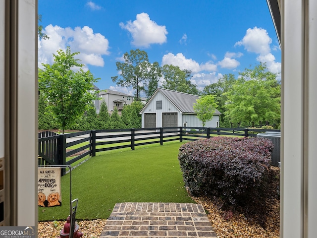 view of yard featuring an outdoor structure and a garage