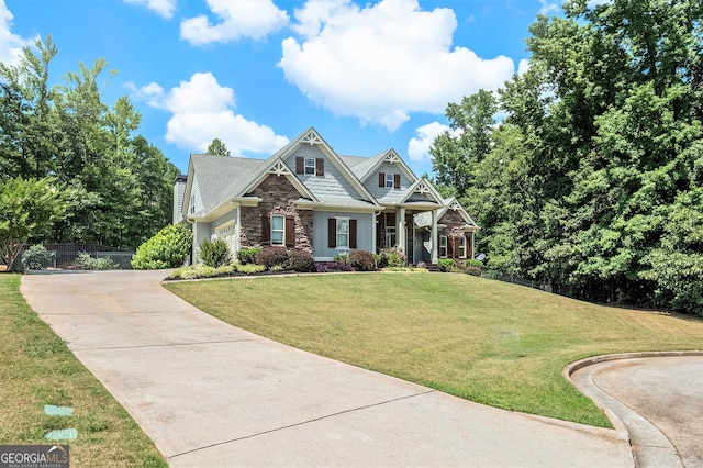 craftsman-style house featuring a front yard