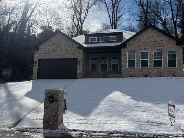 view of front facade with a garage