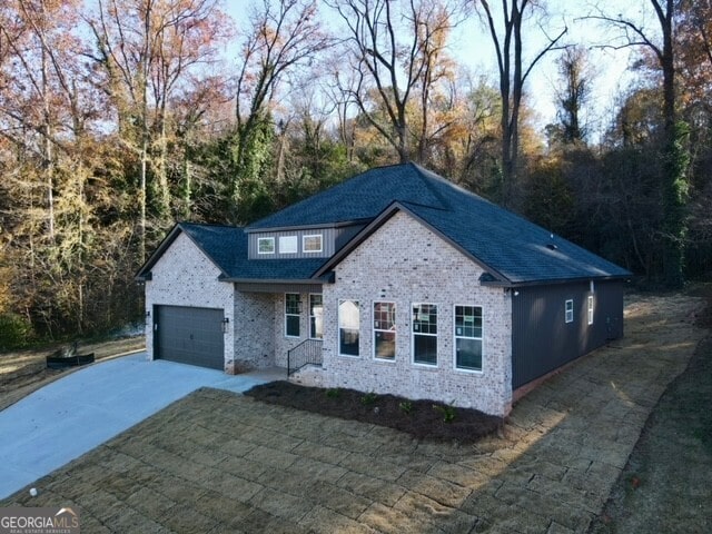 view of front facade featuring a garage