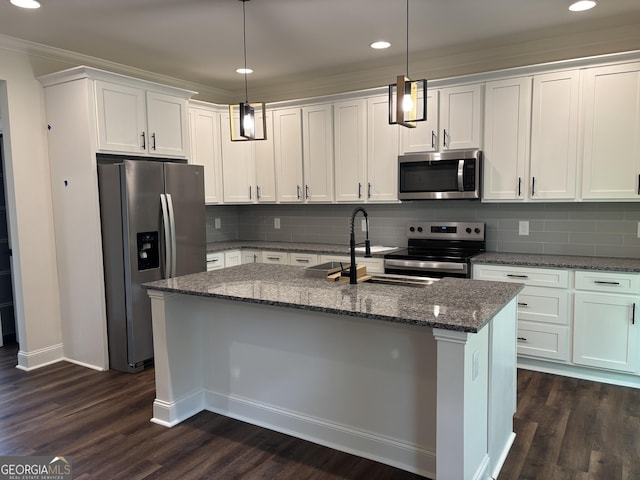 kitchen with a center island with sink, stainless steel appliances, recessed lighting, and dark wood-style floors