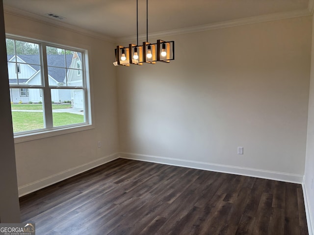 empty room featuring visible vents, baseboards, an inviting chandelier, ornamental molding, and dark wood-type flooring