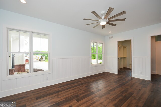 spare room featuring dark wood-type flooring and ceiling fan