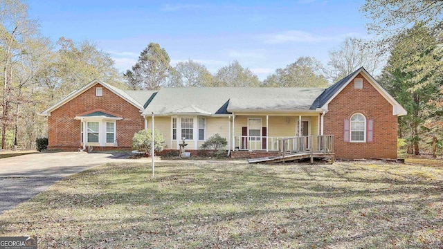 ranch-style house featuring a front yard and a porch