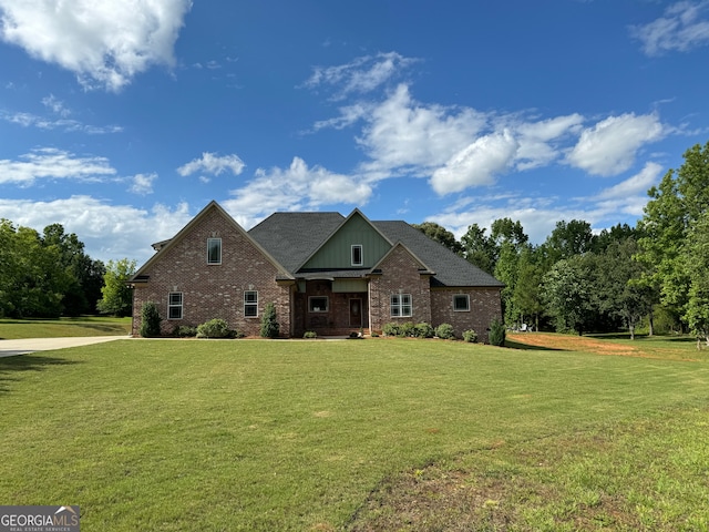 view of front facade featuring a front yard