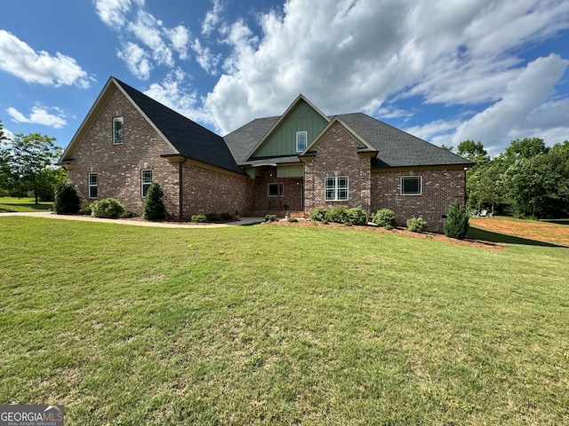 view of front of house featuring a front yard