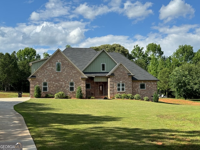 craftsman house featuring a front yard