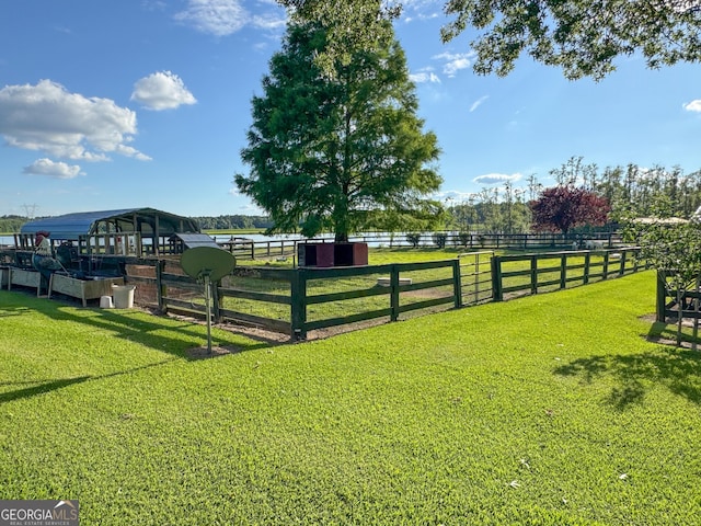 view of yard featuring a rural view