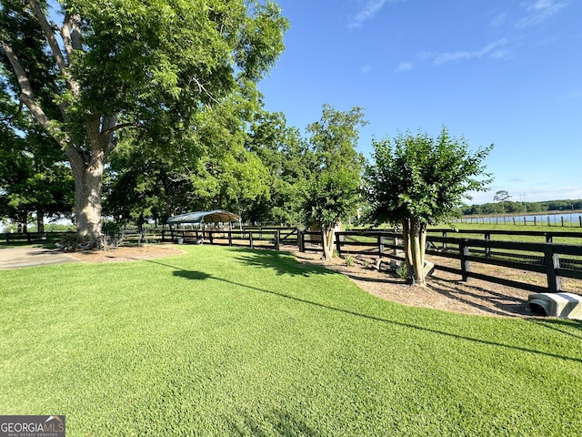 view of yard featuring a rural view