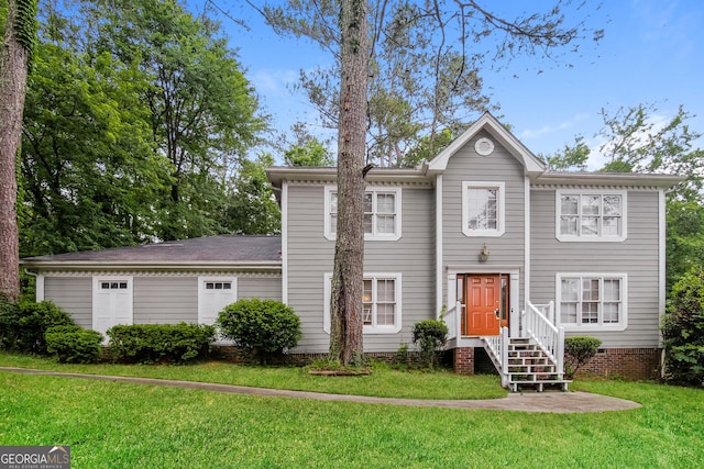 colonial-style house featuring a front yard