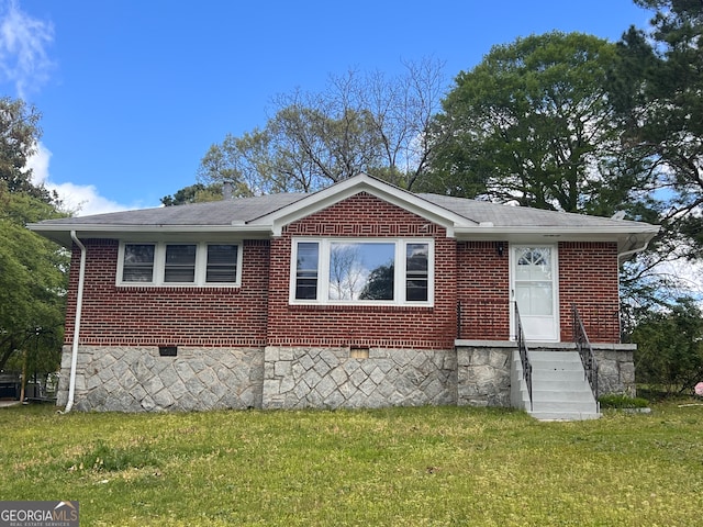 view of front of property with a front lawn