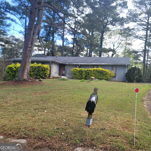 ranch-style home featuring a front yard