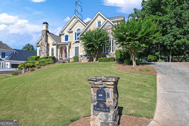 view of front of home with a front lawn