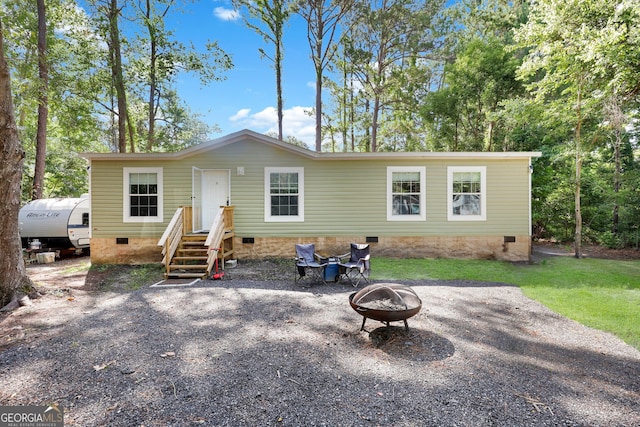 manufactured / mobile home with an outdoor fire pit