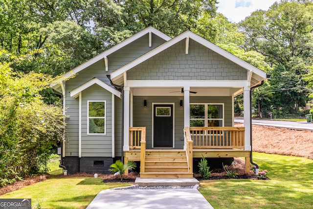 view of front of property featuring a front lawn and covered porch