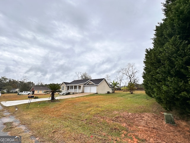 view of front of house featuring a front lawn and a garage