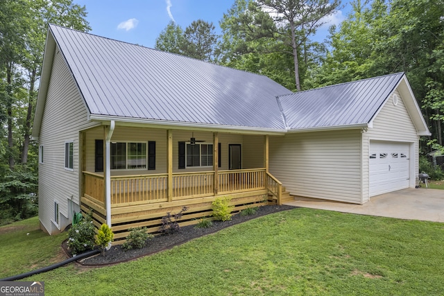 view of front facade featuring a garage, a front lawn, and a porch