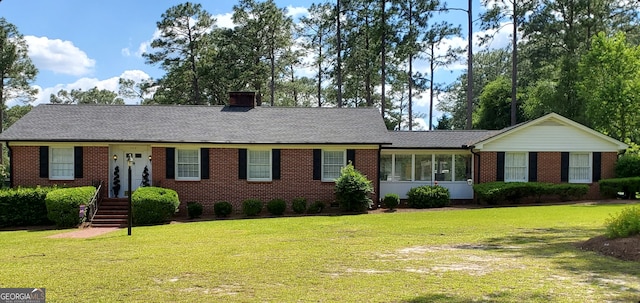 single story home featuring a front yard