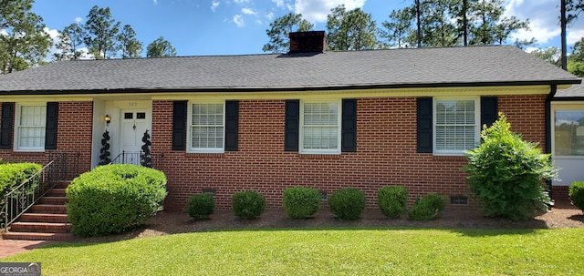 view of front of property with a front lawn