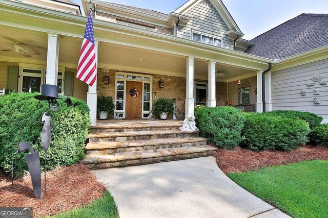 property entrance featuring a porch