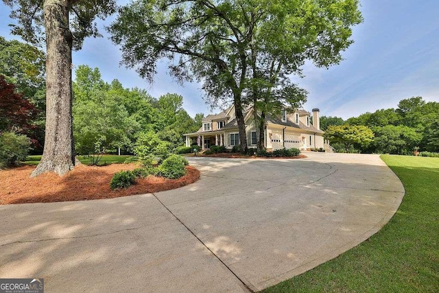 view of front of property featuring a garage and a front yard