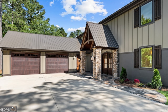 view of front of property featuring a garage