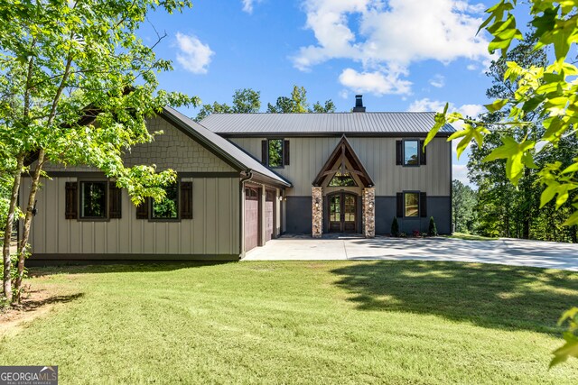 view of front of home featuring a front lawn