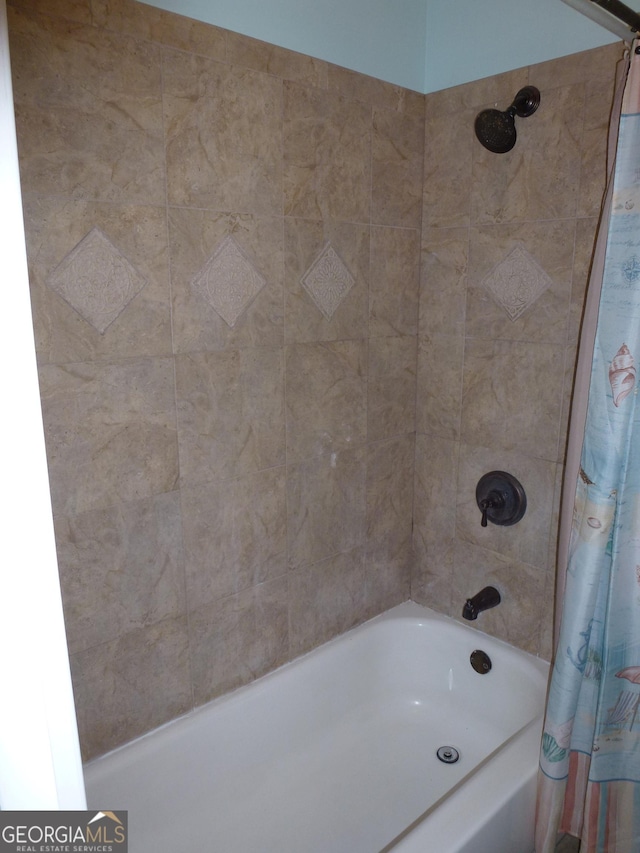 bathroom featuring shower / tub combo