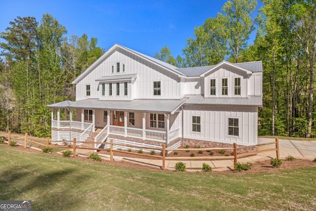 view of front of property with a porch and a front lawn