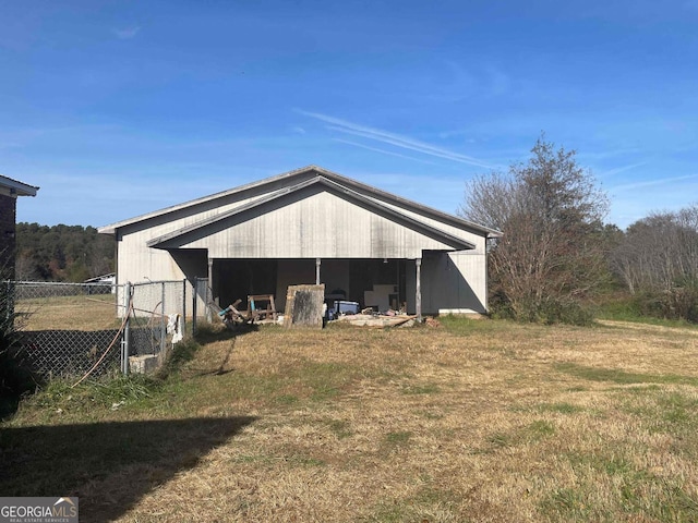 view of shed / structure featuring a lawn