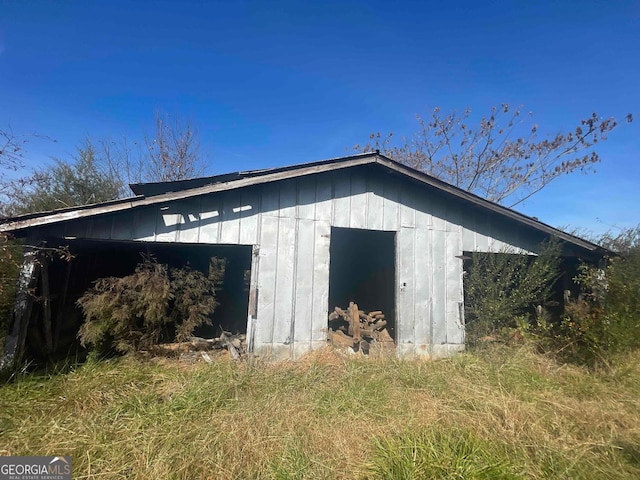 view of outdoor structure