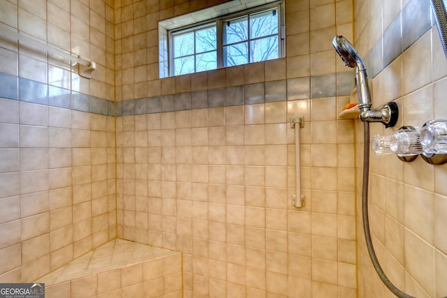 bathroom featuring a tile shower