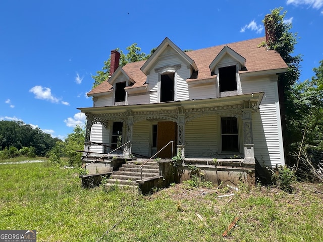 view of front of home with a front lawn and a porch