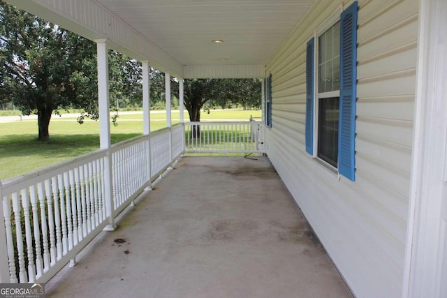 view of patio / terrace with covered porch