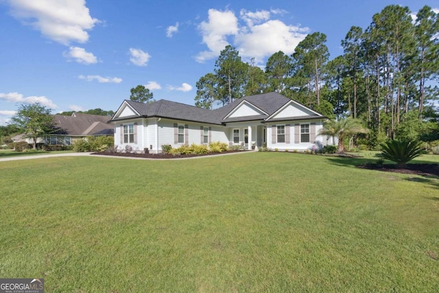 single story home with a front lawn