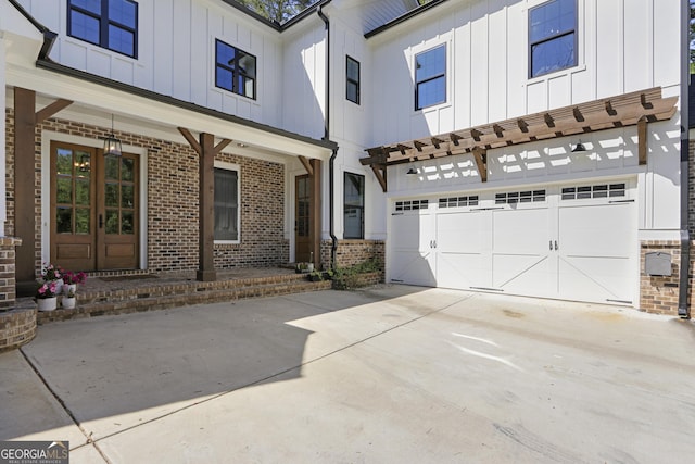 view of front of property featuring a garage