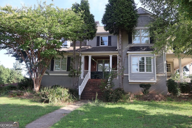 view of front of home featuring a front lawn