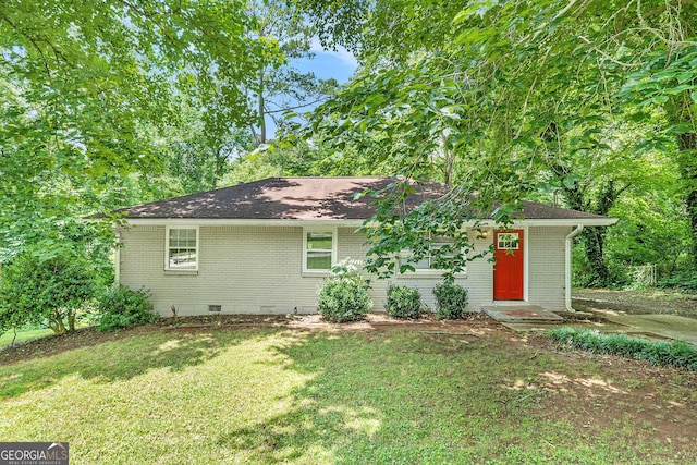 view of front of home featuring a front lawn