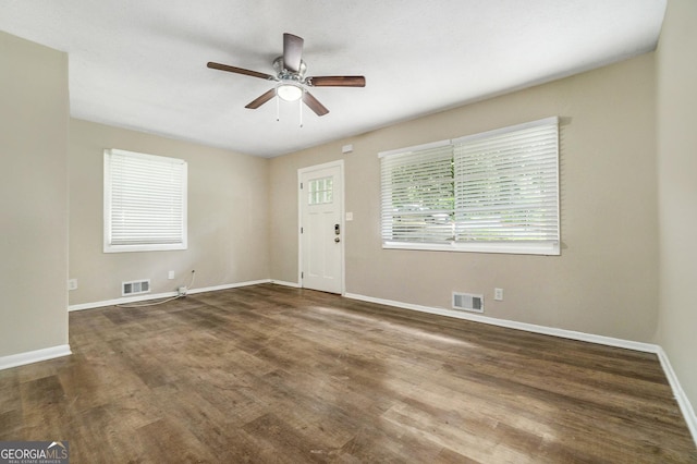 carpeted empty room featuring ceiling fan