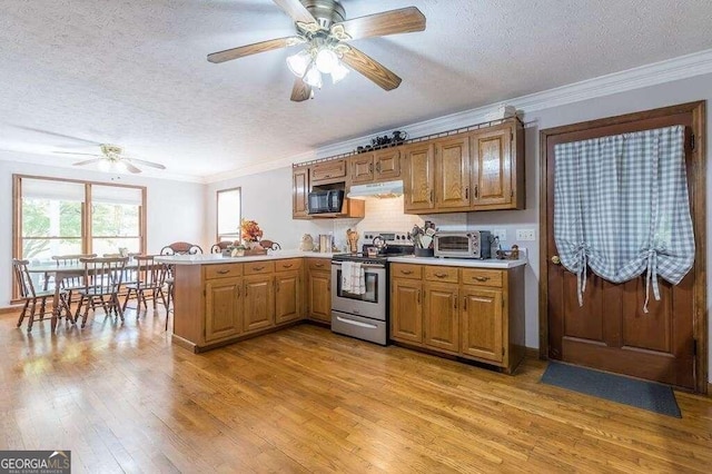 kitchen featuring stainless steel range with electric stovetop, light hardwood / wood-style flooring, ornamental molding, and kitchen peninsula