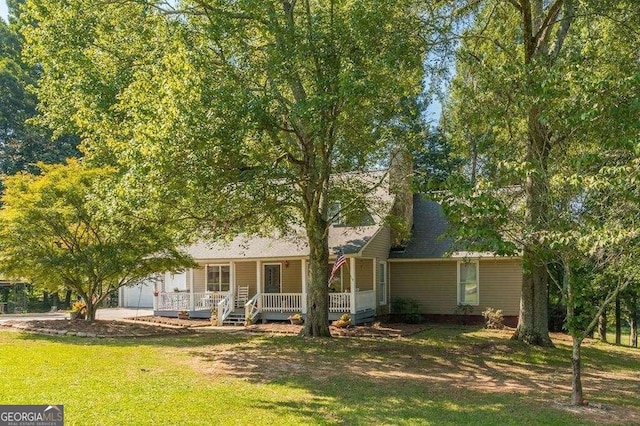 view of front of property with covered porch and a front lawn