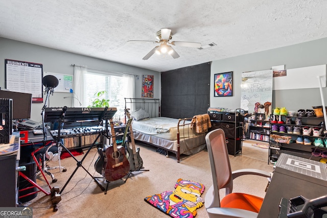 bedroom featuring light carpet, a textured ceiling, and ceiling fan